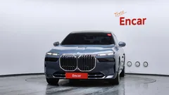 2023 BMW 7-Series 740i sDrive Design Pure Excellence, светло-серебристый — фото 3
