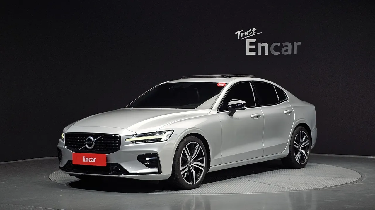 2022 Volvo S60 B5 R-Design