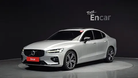 2022 Volvo S60 B5 R-Design