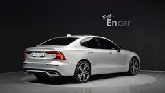 2022 Volvo S60 B5 R-Design — фото 2