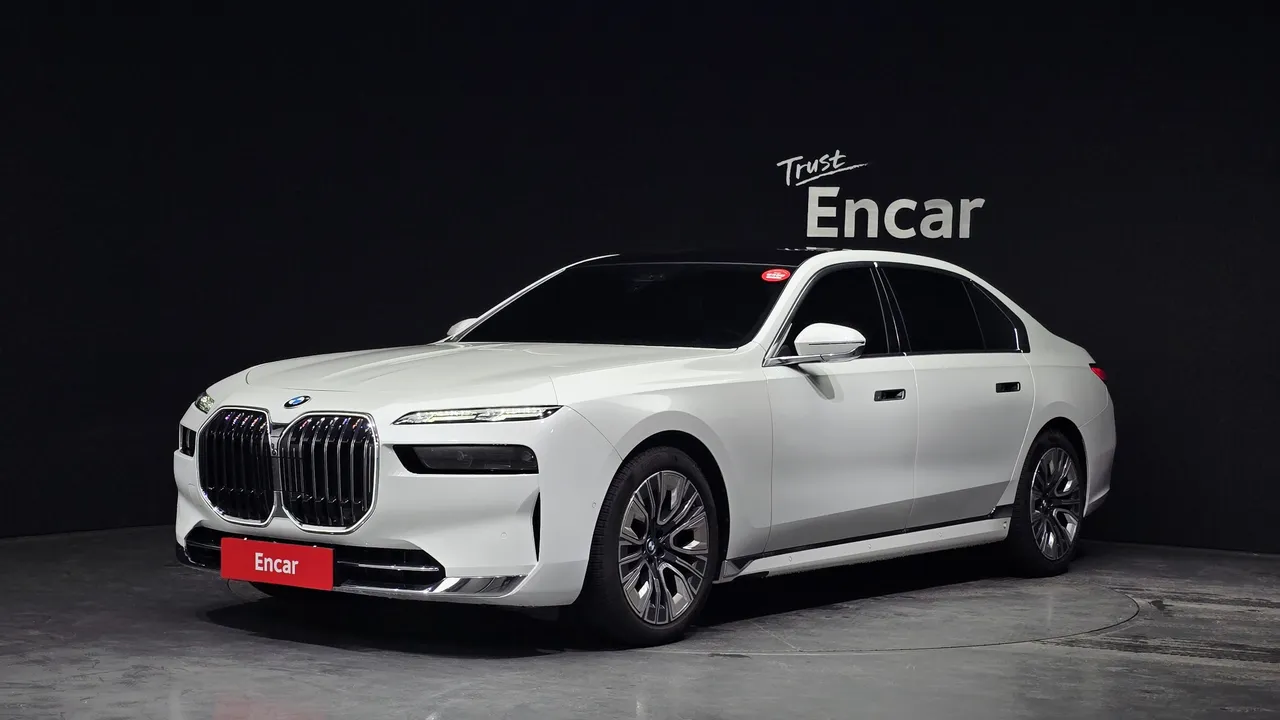 2023 BMW 7-Series 740i sDrive Design Pure Excellence Individual