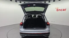 2023 Volkswagen Tiguan 2.0 TDI Prestige, серебристый — фото 18