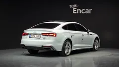 2021 Audi A5 40 TFSI Quattro Premium Sportback, белый — фото 2