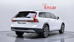 2021 Volvo V90 B5 Pro AWD, белый — фото 2