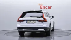 2021 Volvo V90 B5 Pro AWD, белый — фото 4