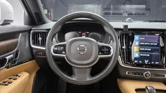2021 Volvo V90 B5 Pro AWD, белый — фото 14
