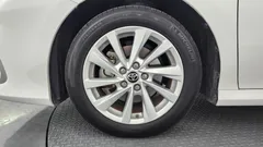 2024 Toyota Camry 2.5 LE Hybrid, белый — фото 5