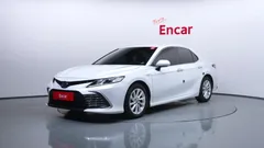 2024 Toyota Camry 2.5 LE Hybrid, белый — фото 12