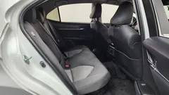 2024 Toyota Camry 2.5 LE Hybrid, белый — фото 15