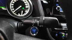 2024 Toyota Camry 2.5 LE Hybrid, белый — фото 20