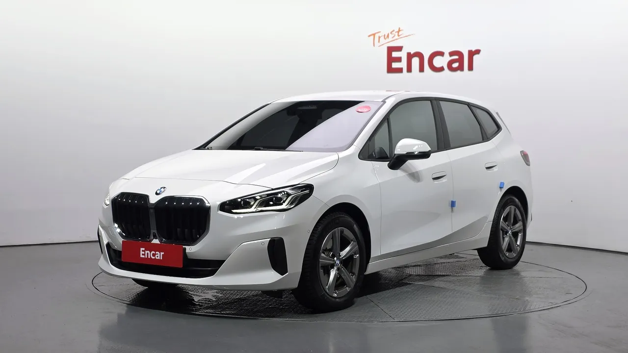 2023 BMW 2-Series 220i Advantage