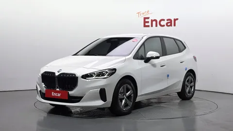 2023 BMW 2-Series 220i Advantage