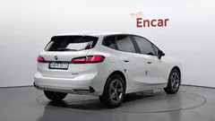 2023 BMW 2-Series 220i Advantage, белый — фото 2