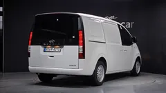 2023 Hyundai Staria Cargo 3-Seater — фото 2