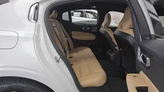 2021 Volvo S60 B5 Inscription, белый — фото 12