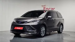 2022 Toyota Sienna 2.5 Hybrid 2WD, серый — фото 1