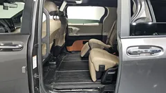 2022 Toyota Sienna 2.5 Hybrid 2WD, серый — фото 11
