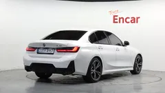 2024 BMW 3-Series 320i M Sport, белый — фото 2