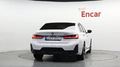 2024 BMW 3-Series 320i M Sport, белый — фото 4