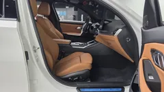 2024 BMW 3-Series 320i M Sport, белый — фото 12