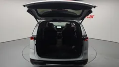 2023 Kia Canival 7-Seater Signature, белый — фото 16