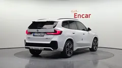 2024 BMW X1 sDrive 20i M Sport, белый — фото 2