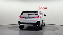 2024 BMW X1 sDrive 20i M Sport, белый — фото 4