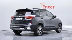 2022 Kia Seltos Gasoline 1.6 Turbo 2WD, серый — фото 2
