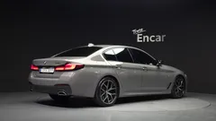 2022 BMW 5-Series 530i M Sport Package, серый — фото 2
