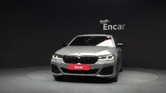 2022 BMW 5-Series 530i M Sport Package, серый — фото 3