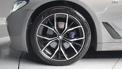 2022 BMW 5-Series 530i M Sport Package, серый — фото 5