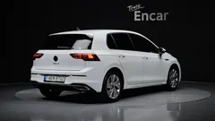 2022 Volkswagen Golf 2.0 TDI Premium, белый — фото 2