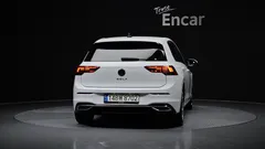 2022 Volkswagen Golf 2.0 TDI Premium, белый — фото 4