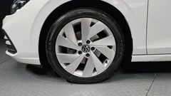 2022 Volkswagen Golf 2.0 TDI Premium, белый — фото 5