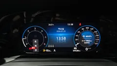 2022 Volkswagen Golf 2.0 TDI Premium, белый — фото 8