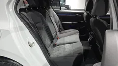 2022 Volkswagen Golf 2.0 TDI Premium, белый — фото 11