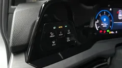 2022 Volkswagen Golf 2.0 TDI Premium, белый — фото 19