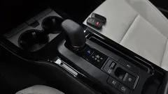 2024 Toyota Prius 2.0 XLE, серебристый — фото 9