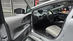 2024 Toyota Prius 2.0 XLE, серебристый — фото 10
