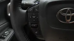2024 Toyota Prius 2.0 XLE, серебристый — фото 17