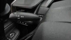 2024 Toyota Prius 2.0 XLE, серебристый — фото 19