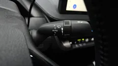2024 Toyota Prius 2.0 XLE, серебристый — фото 20
