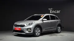 2021 Kia Niro 1.6 HEV, серебристый — фото 1
