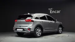 2021 Kia Niro 1.6 HEV, серебристый — фото 2