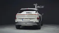 2023 Hyundai Kona Gasoline 1.6 Turbo 4WD, серо-серебристый — фото 4