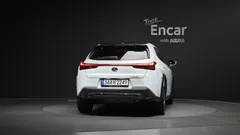 2024 Lexus UX 2.0 F-Sport 2WD, белый — фото 4