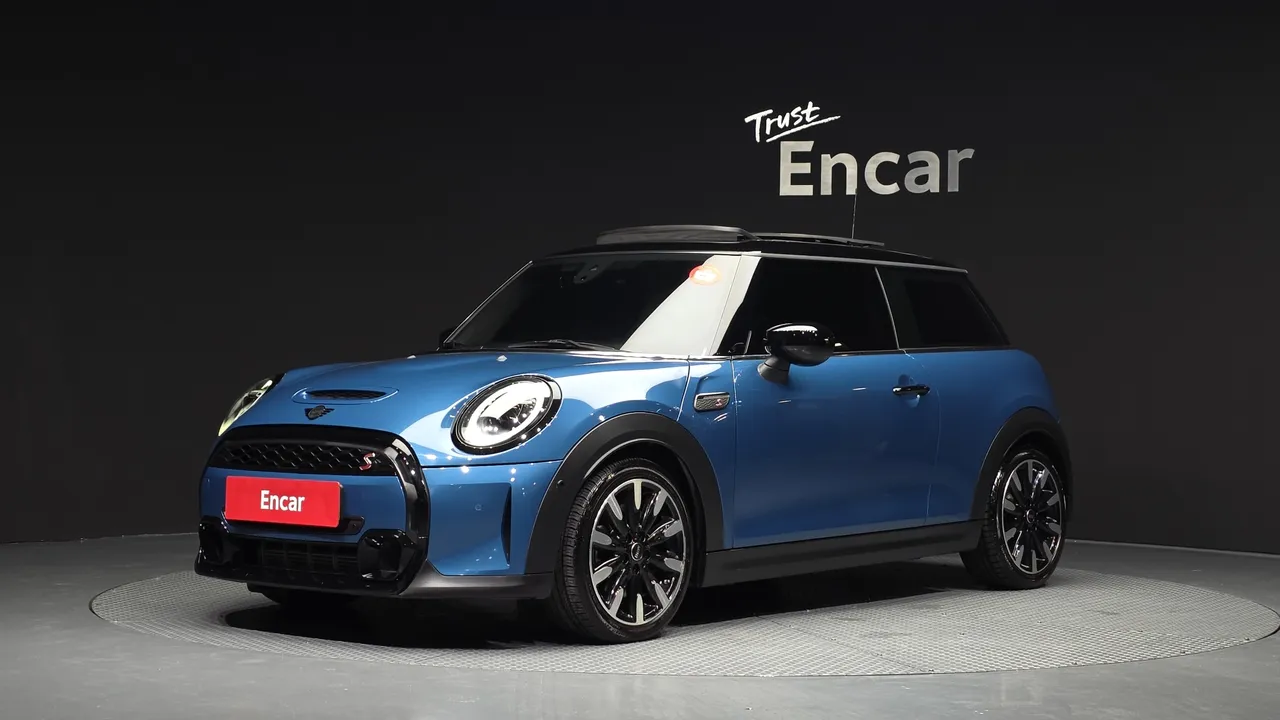 2022 Mini Cooper Classic Launch Pack