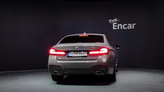 2022 BMW 5-Series 520i M Sport — фото 4