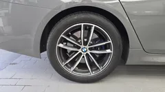 2022 BMW 5-Series 520i M Sport — фото 5