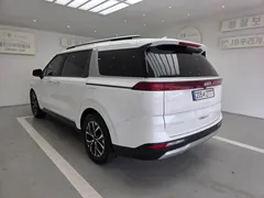 2023 Kia Carnival Diesel 9-Seater Prestige — фото 16
